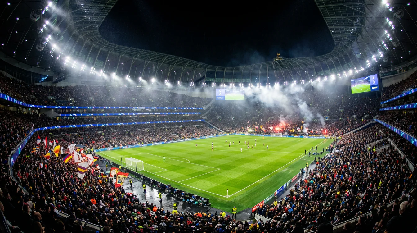 Stadio illuminato durante una partita notturna di Champions League con tifosi sugli spalti